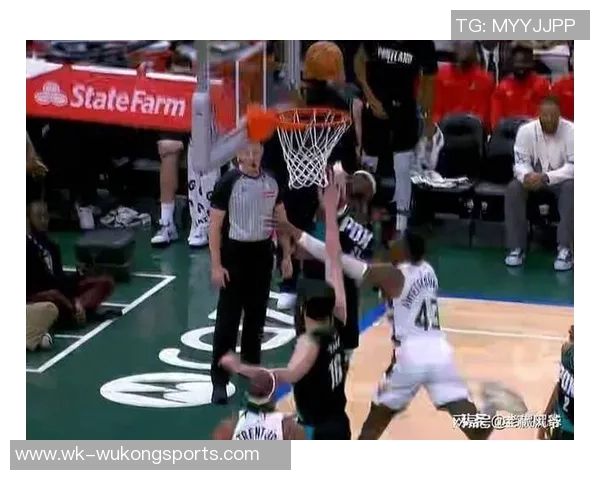 裁判明确表示比赛用球归雄鹿所有其他队员无权干涉此事